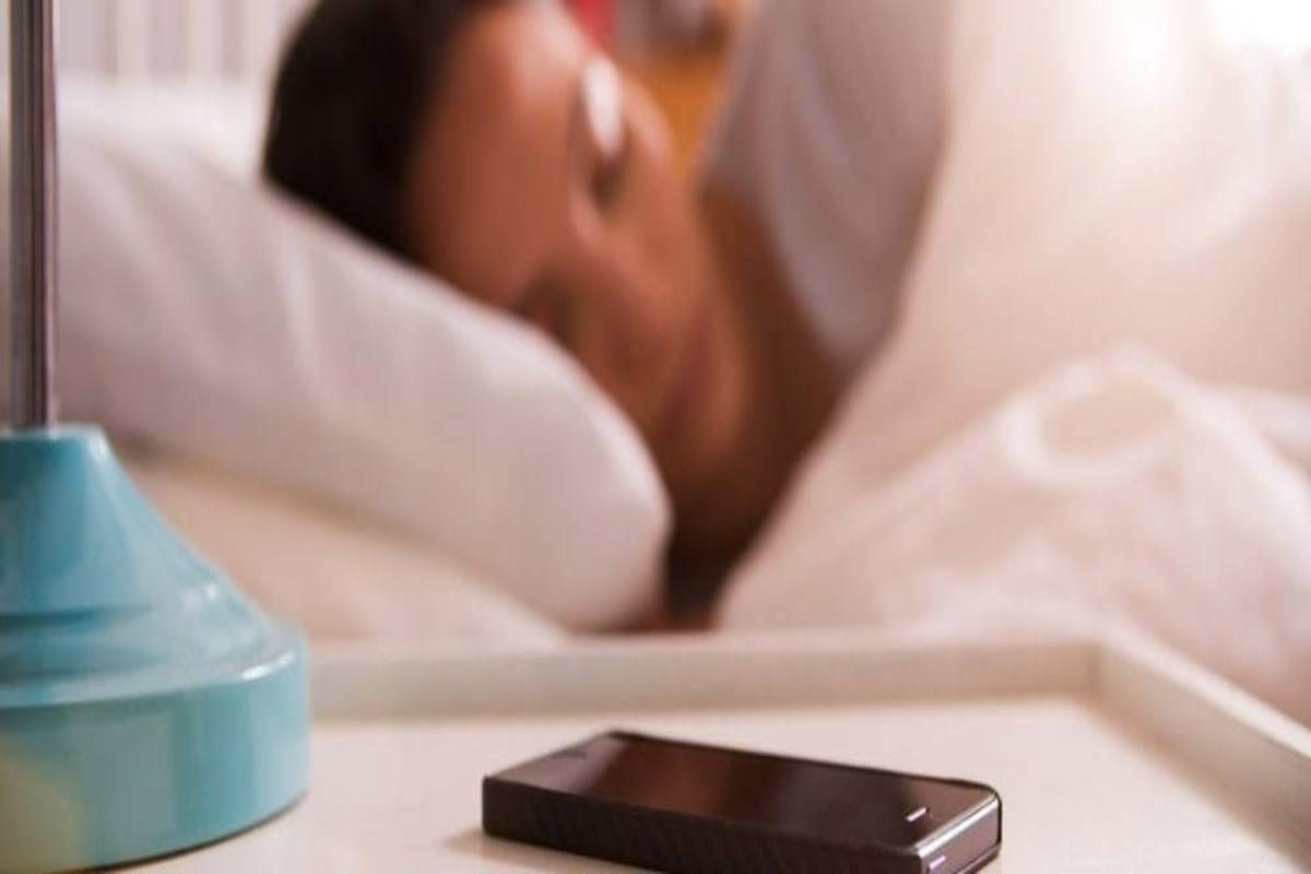 Why You Should Not Sleep With Your Cell Phone at Night