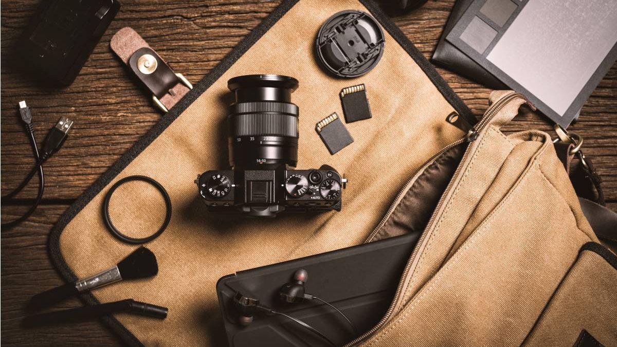 8 Camera Essentials For Photography Beginners